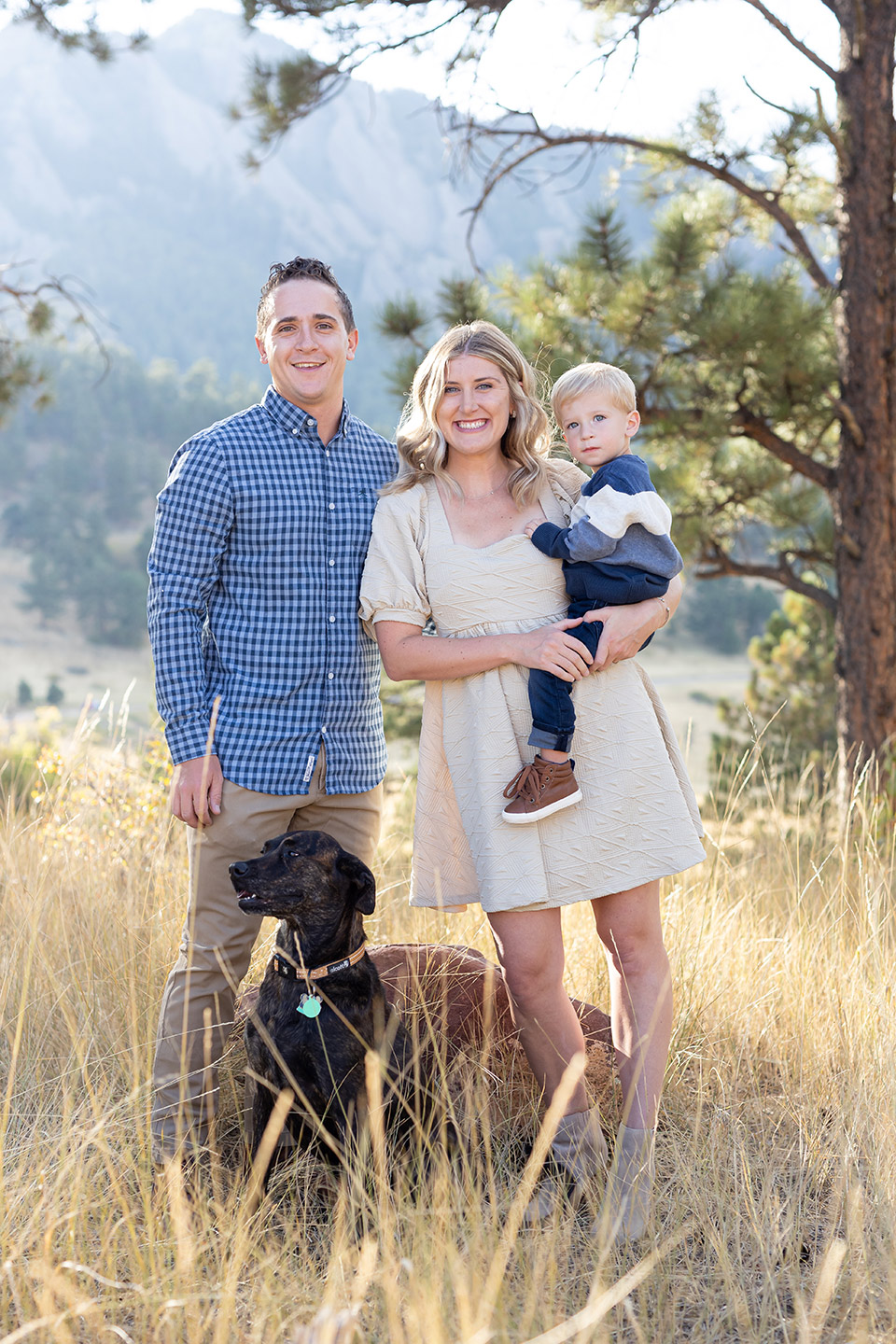Family photos of people dressed with a color palette beige and blue with mountains in the background