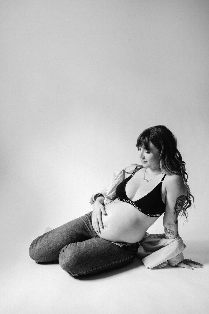 Elegant and contemporary pregnancy portrait in San Diego