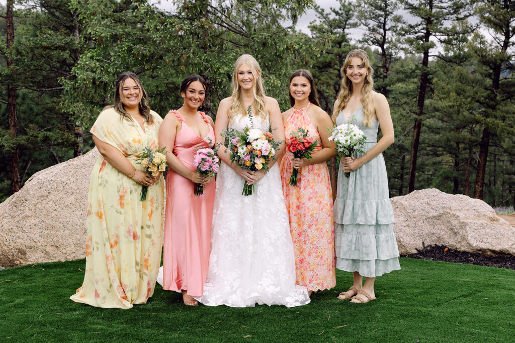 Group photo of the bride with her bridesmaids