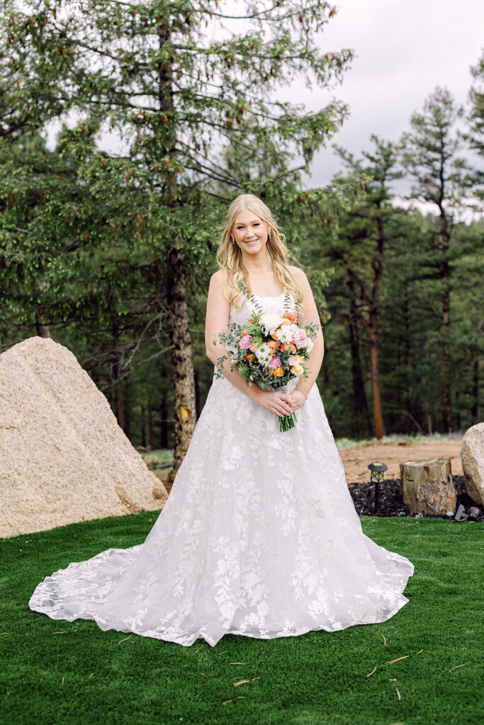Portrait of the bride with her bouquet of flowers