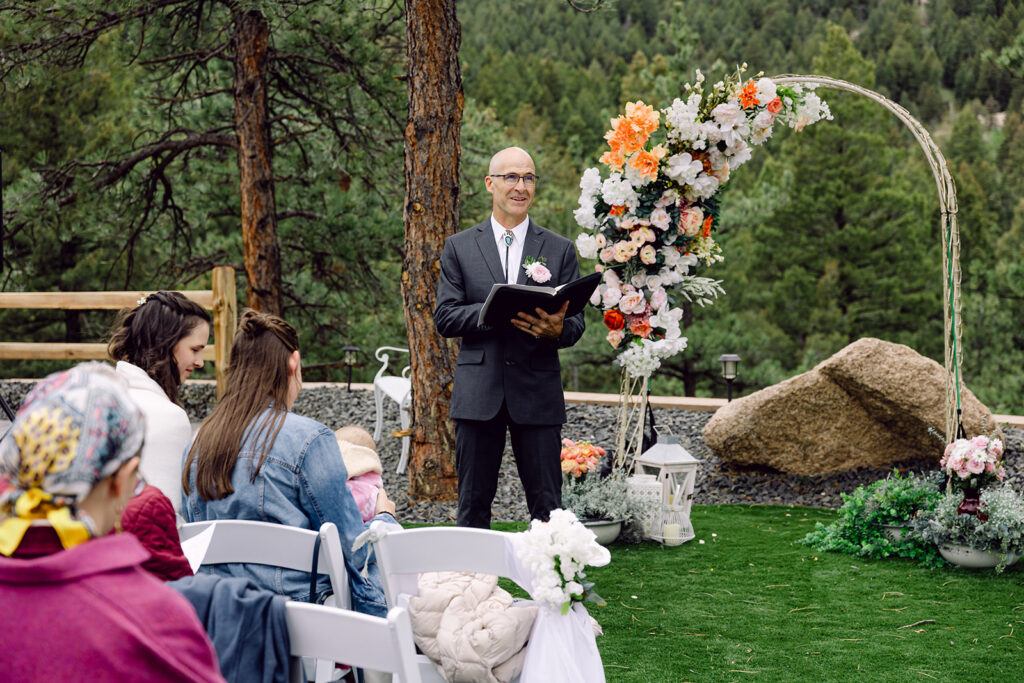 Father of the groom start the ceremony