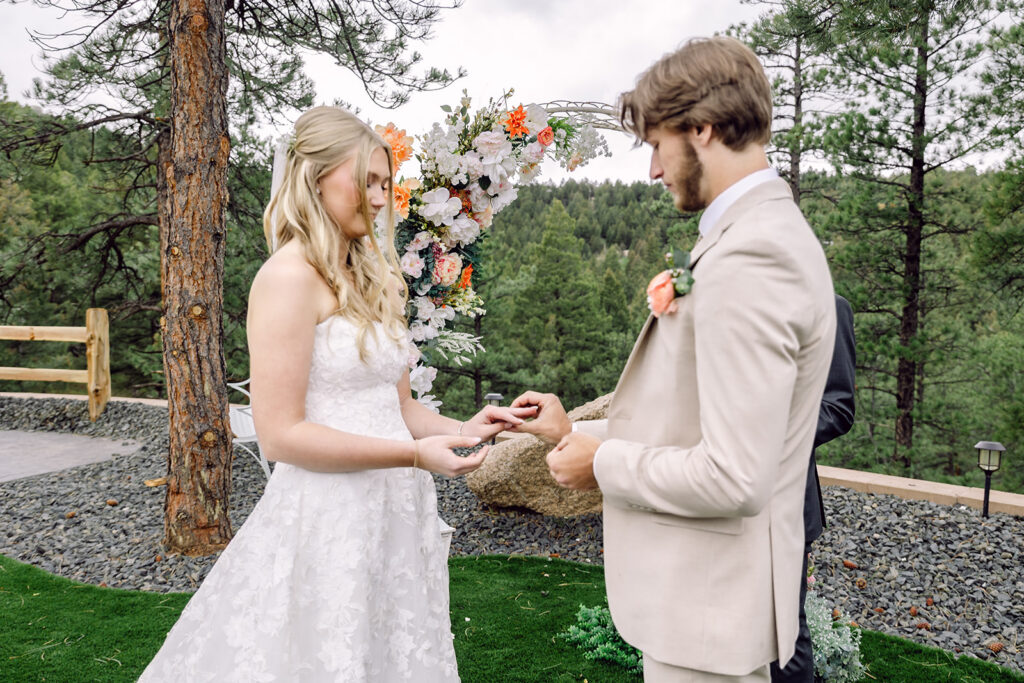 Exchange of the rings at The View at Madge Gulch