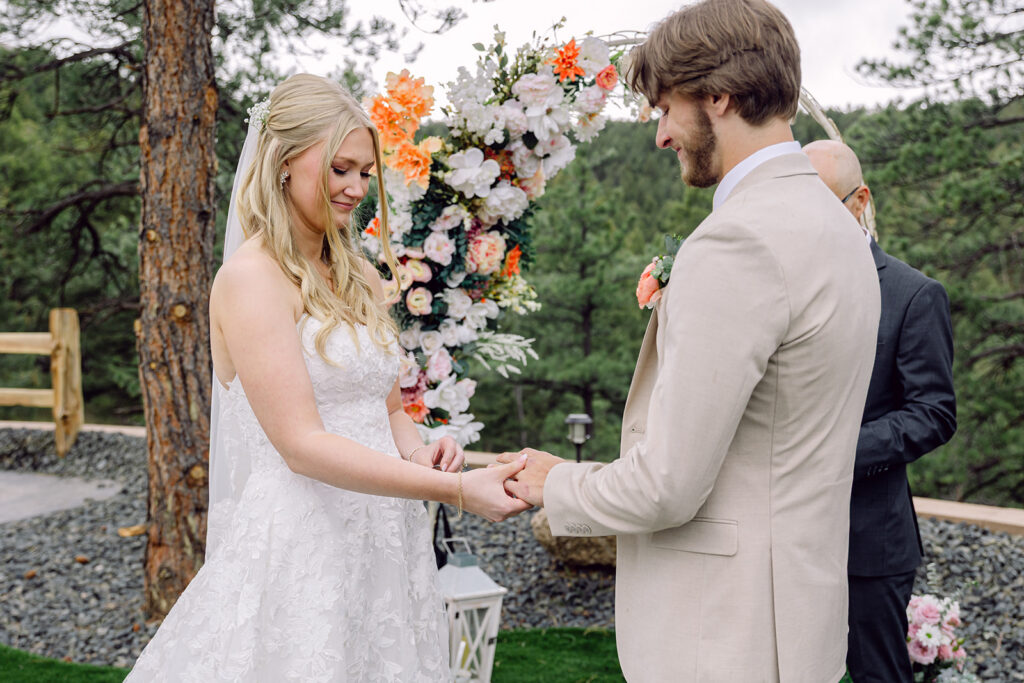 Exchange of the rings at The View at Madge Gulch